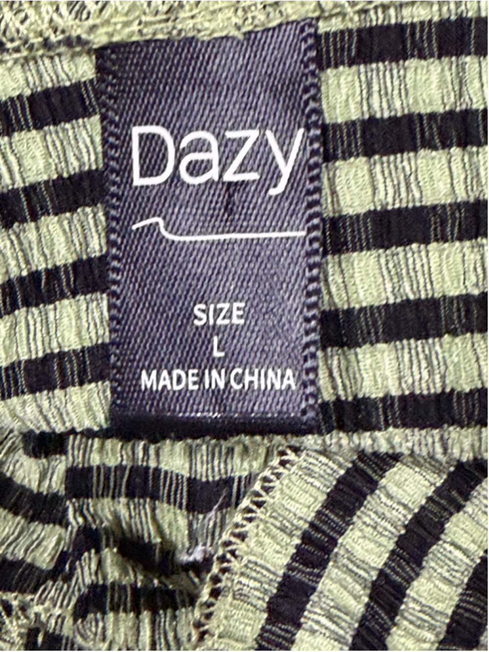 18. Women's Dazy Button Down Shirt Size L Green Black Striped Collared Top - Picture 6 of 6